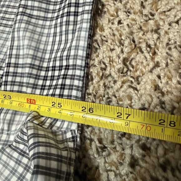 Perry Ellis Men’s Long Sleeve Black and White Plaid Button Down Shirt - Picture 4 of 6